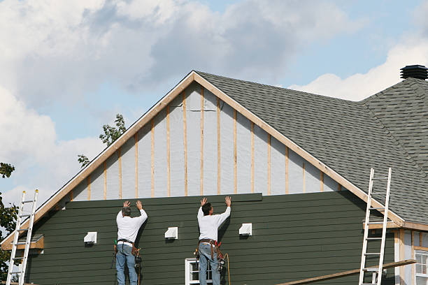 Professional Siding technician working in Thorofare, NJ